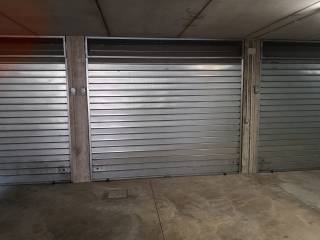 Garage in affitto a roma via bagnoregio, 43