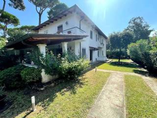 Villa in vendita a forte dei marmi via f.ferrucci