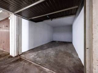 Garage in affitto a milano via beltrame cristiani, 9/27