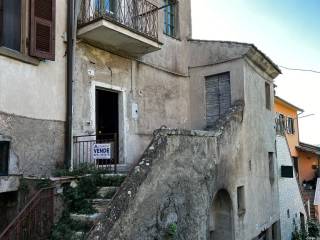 Casa indipendente in vendita a bassano in teverina via tevere