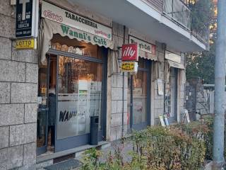 Bar in vendita a vedano al lambro via cesare battisti, 17