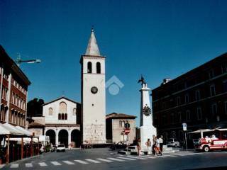 Negozio in vendita a spoleto piazza garibaldi, 1