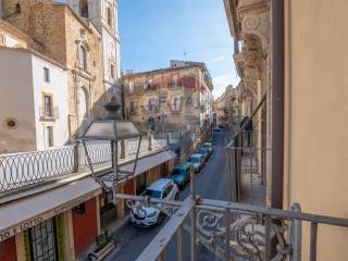 Appartamento in vendita a caltagirone corso vittorio emanuele ii, 141