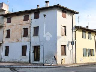 Casa indipendente in vendita a bagnaria arsa piazza s. andrea, 10