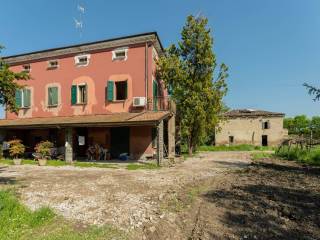 Casa indipendente in vendita a correggio via nespolo, 5