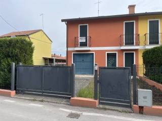 Villa a schiera in vendita a cavarzere via piave, 57