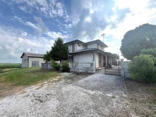 Casa indipendente in vendita a cavarzere loc. san gaetano, 40