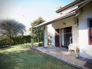 Villa in vendita a bernareggio via liguria