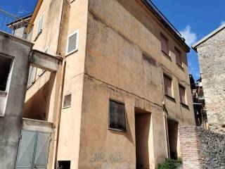 Casa indipendente in vendita a ferentino via mura ciclopee