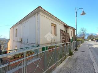 Casa indipendente in vendita ad atri viale a. san battistelli, 11