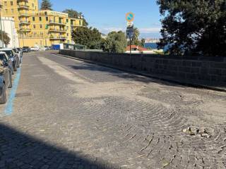 Garage in vendita a napoli via posillipo, 198