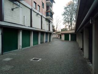 Garage in vendita a milano via sem benelli, 14