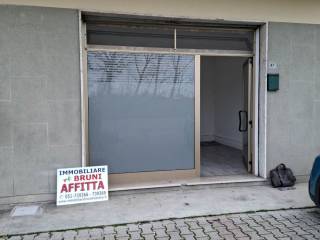 Negozio in affitto a valsamoggia 