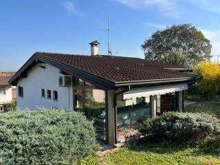 Villa in vendita a cormons via leopardi, 26