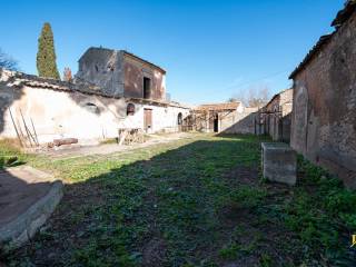 Cascina in vendita a vittoria contrada bosco rotondo, snc