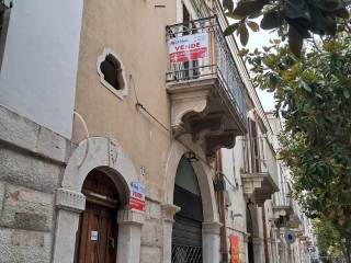 Casa indipendente in vendita ad andria corso camillo benso di cavour, 31/2