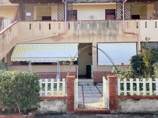 Villa in vendita a campofelice di roccella contrada pistavecchia s.n.c.