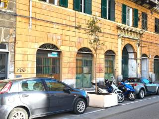 Magazzino in vendita a genova via san pier d'arena, 170