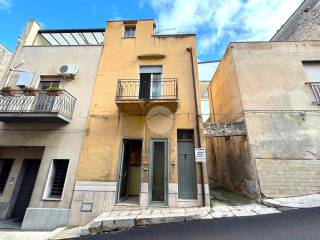 Casa indipendente in vendita ad alcamo via veronica lazio, 15