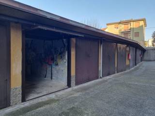 Garage in vendita a villa cortese via giovanni frontini