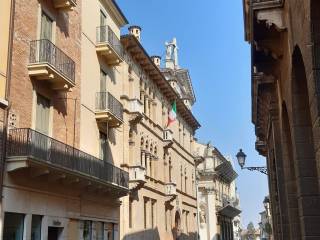 Negozio in affitto a vicenza corso andrea palladio