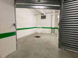 Garage in vendita a roma via g de leva, 18