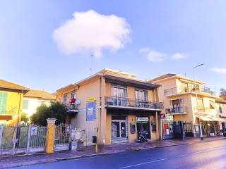 Casa indipendente in vendita a san bartolomeo al mare via aurelia, 112