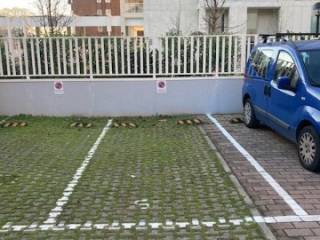 Posto auto in affitto a milano via belgirate, 15