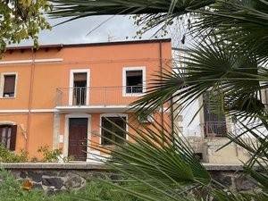 Casa indipendente in vendita a padria via nazionale