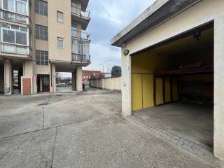 Garage in vendita a torino via guido reni, 191