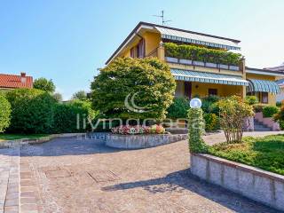 Villa in vendita a cassago brianza via san gregorio