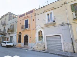 Casa indipendente in vendita a canosa di puglia via fratelli bandiera, 31