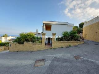 Villa bifamiliare in vendita a crotone viale magna grecia