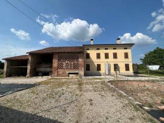 Villa in vendita a bagnolo san vito 