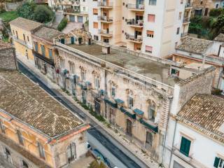 Intero stabile in vendita a modica via vittorio veneto, snc