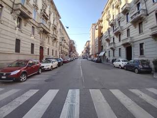 Garage in vendita a milano via giulio uberti