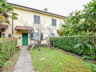 Villa a schiera in vendita ad alserio via per anzàno