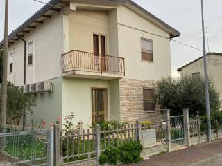 Villa in in vendita da privato a conselice via tevere, 13