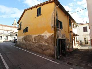 Casa indipendente in vendita a prato via del leone, 1