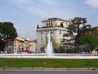 Negozio in vendita a brescia via fratelli ugoni