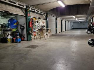 Garage in vendita a roma viale isacco newton, 126