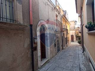 Casa indipendente in vendita a chiaramonte gulfi via mancurzia, 13