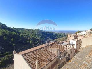 Casa indipendente in vendita a chiaramonte gulfi via san lorenzo, 56