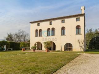 Villa in vendita a caerano di san marco via san francesco