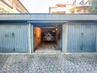 Garage in vendita a nova milanese via maddalena di canossa, 6