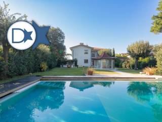 Villa in vendita a forte dei marmi viale italico, 74/b