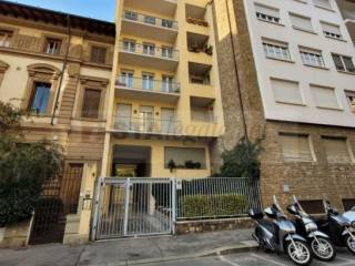 Garage in vendita a firenze via benedetto varchi, 39