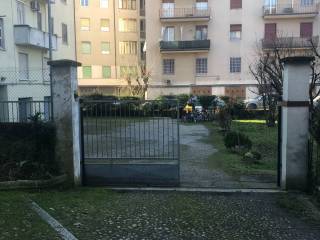 Garage in affitto a lodi via san bassiano, 6