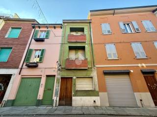 Casa indipendente in vendita a fiorenzuola d'arda via san fiorenzo, 48