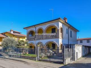 Villa bifamiliare in vendita a casale cremasco-vidolasco via roma,74